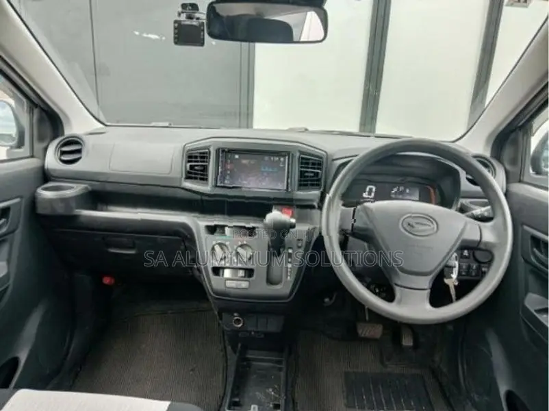 Daihatsu Mira e s 2025