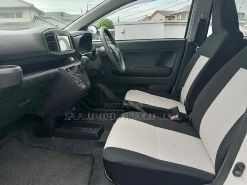 Daihatsu Mira e s 2025