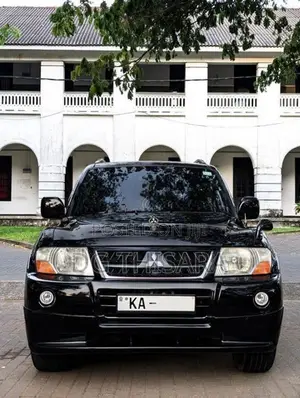 Mitsubishi Montero 2005