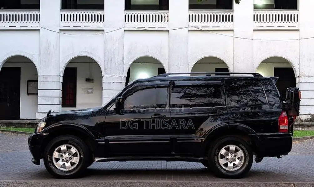 Mitsubishi Montero 2005