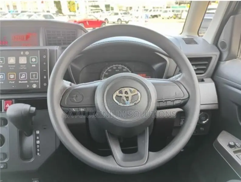 Toyota Roomy X 2024