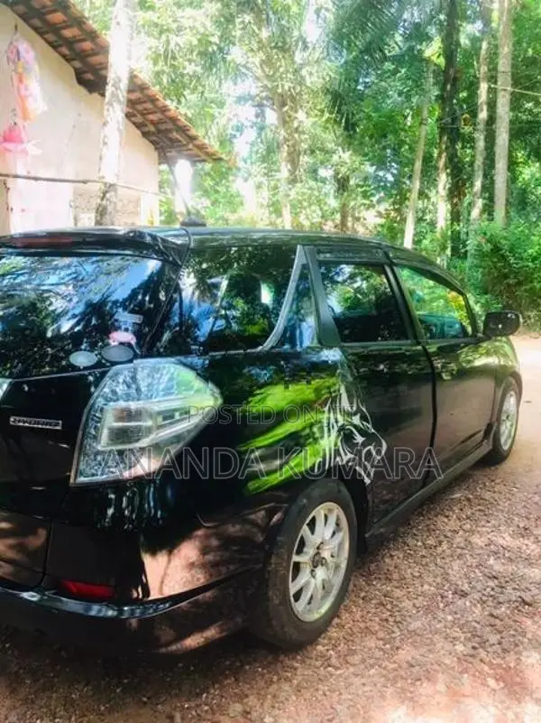 Honda Fit Shuttle 2011