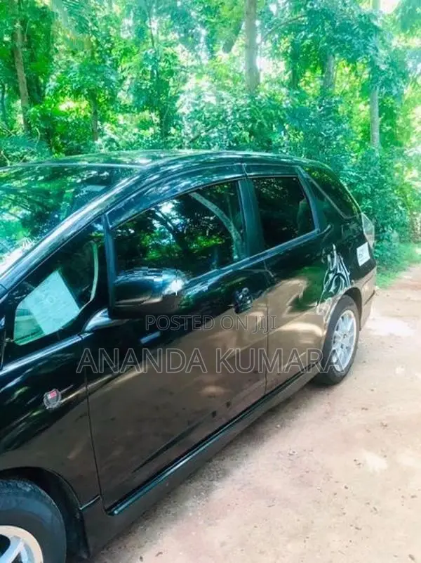 Honda Fit Shuttle 2011