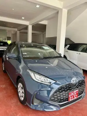 Toyota Yaris G LED 4WAY HEAD REST 2024