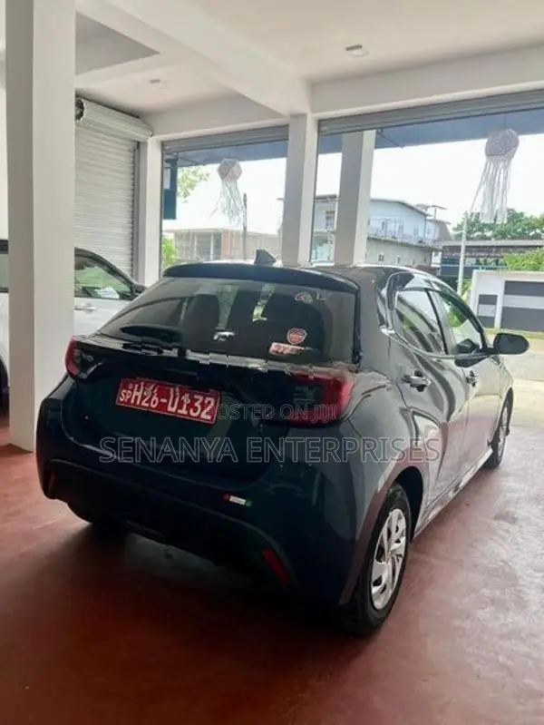 Toyota Yaris G LED 4WAY HEAD REST 2024