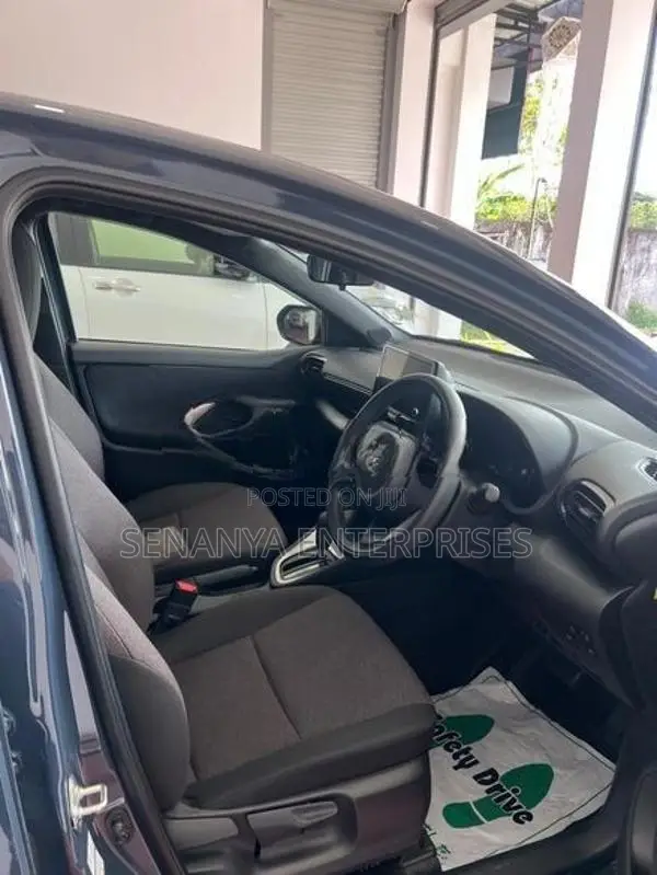 Toyota Yaris G LED 4WAY HEAD REST 2024