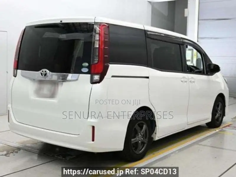 Toyota Noah ZRR80G Tail Light Lh
