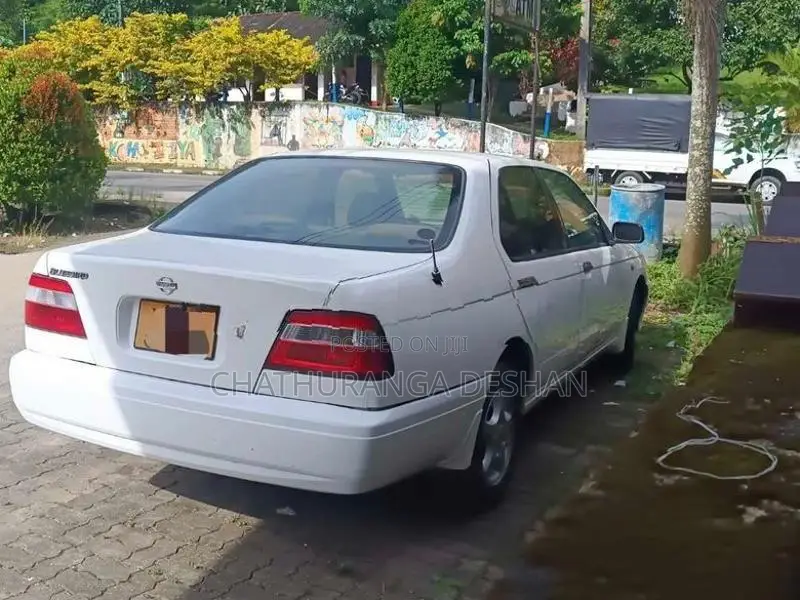 Nissan Bluebird SU14 1999