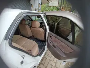 Nissan Bluebird SU14 1999