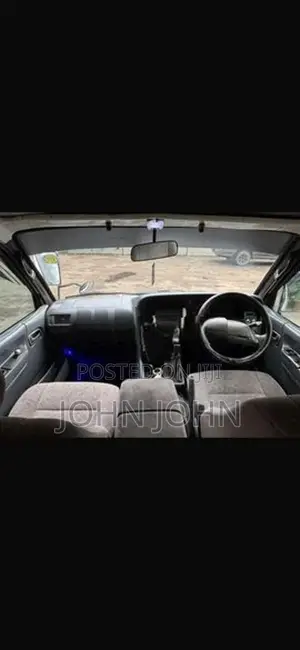 Toyota Dolphin LH113 1990