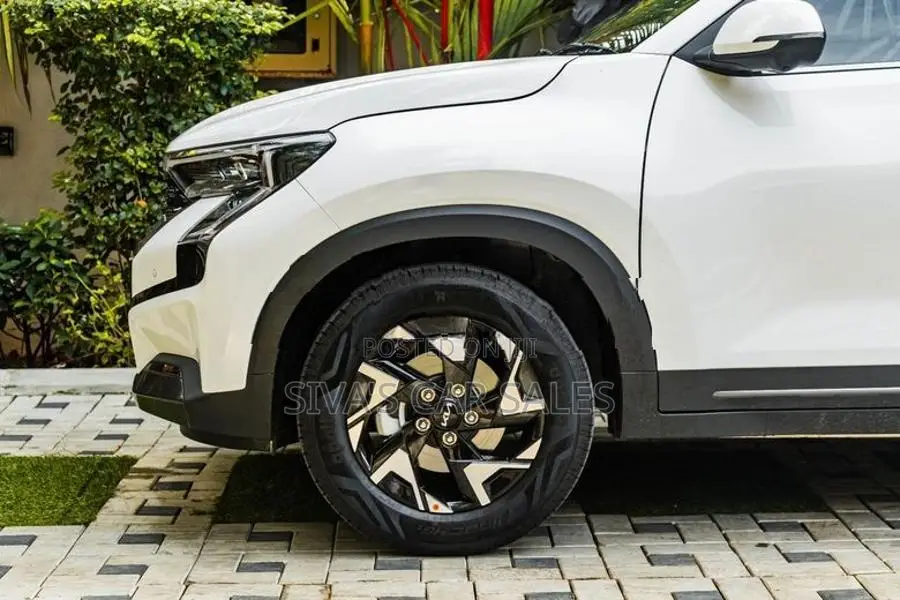 Kia Sonet GTX+ Glacier White 2026