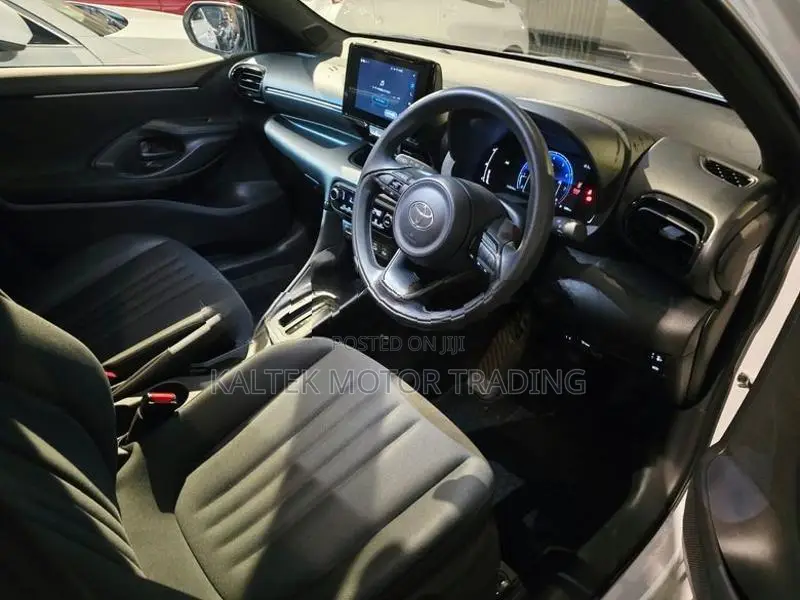 Toyota Yaris G 2024