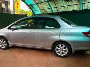 Honda Fit Aria 2005