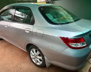 Honda Fit Aria 2005