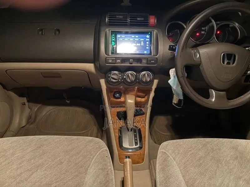 Honda Fit Aria 2005