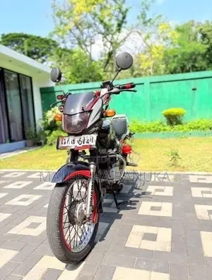 Bajaj CT100 2013