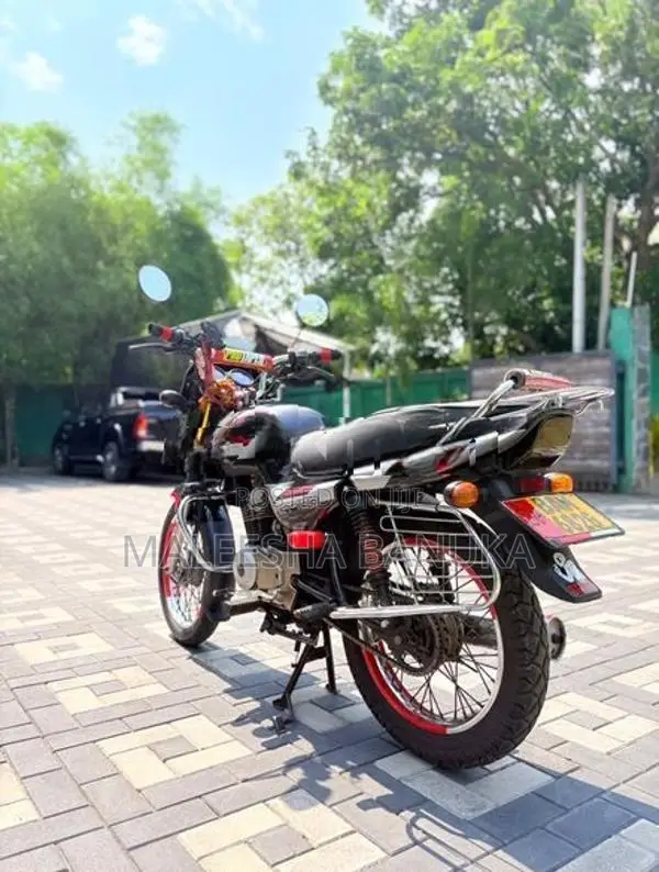 Bajaj CT100 2013