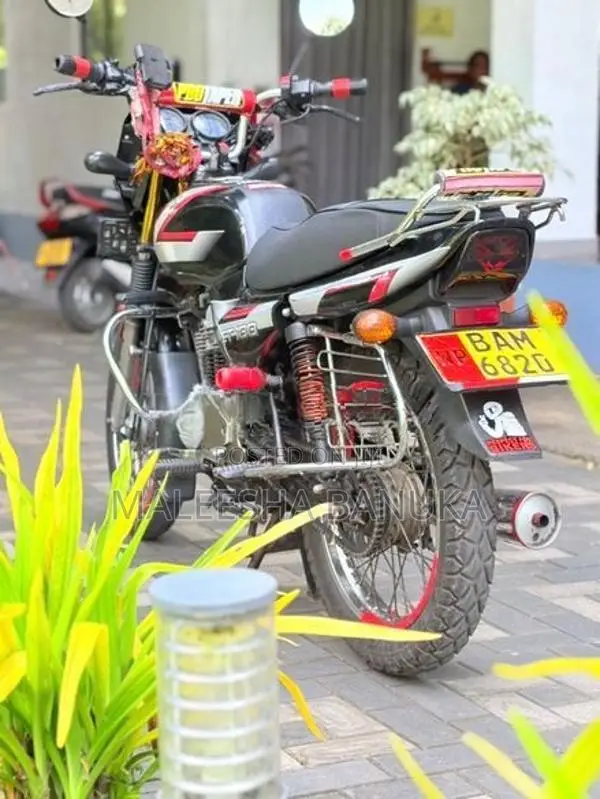 Bajaj CT100 2013