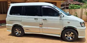Toyota Noah 2005