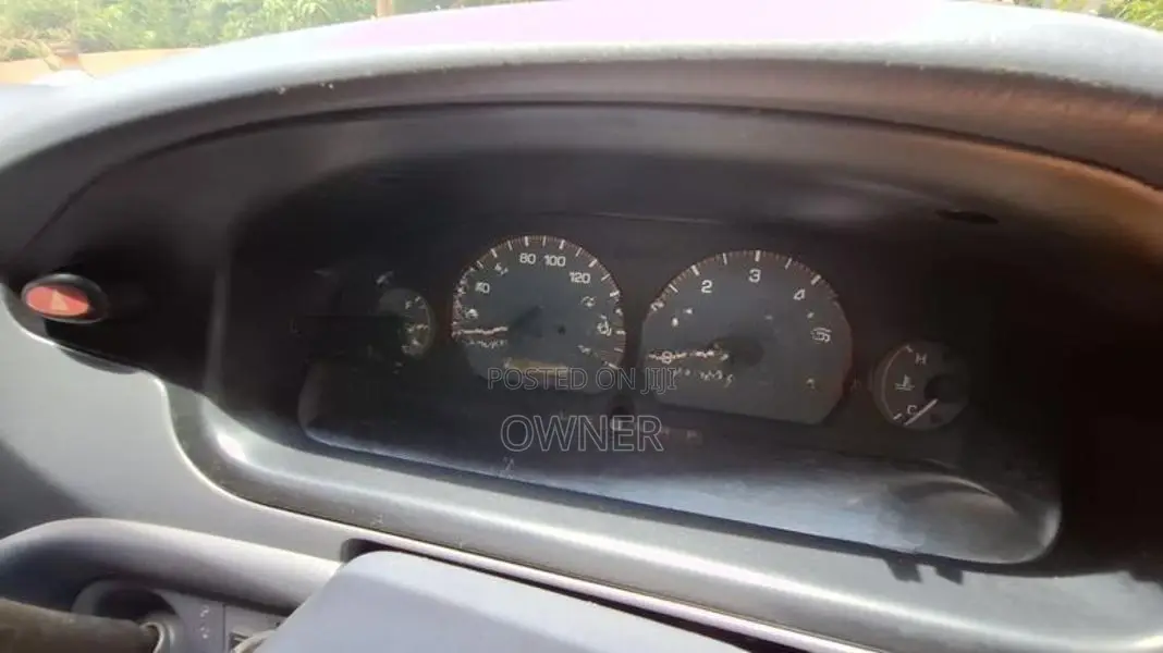 Toyota Noah 2005