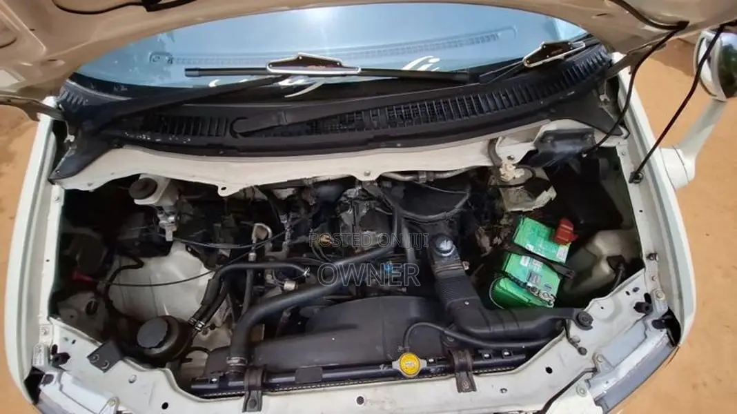 Toyota Noah 2005