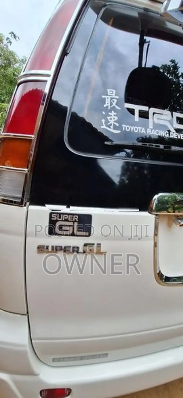 Toyota Noah 2005