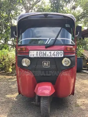 Bajaj RE 2015