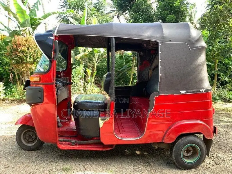 Bajaj RE 2015
