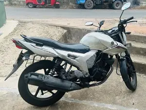Yamaha SZR 2012