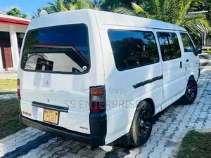 Mitsubishi L300 long 2012