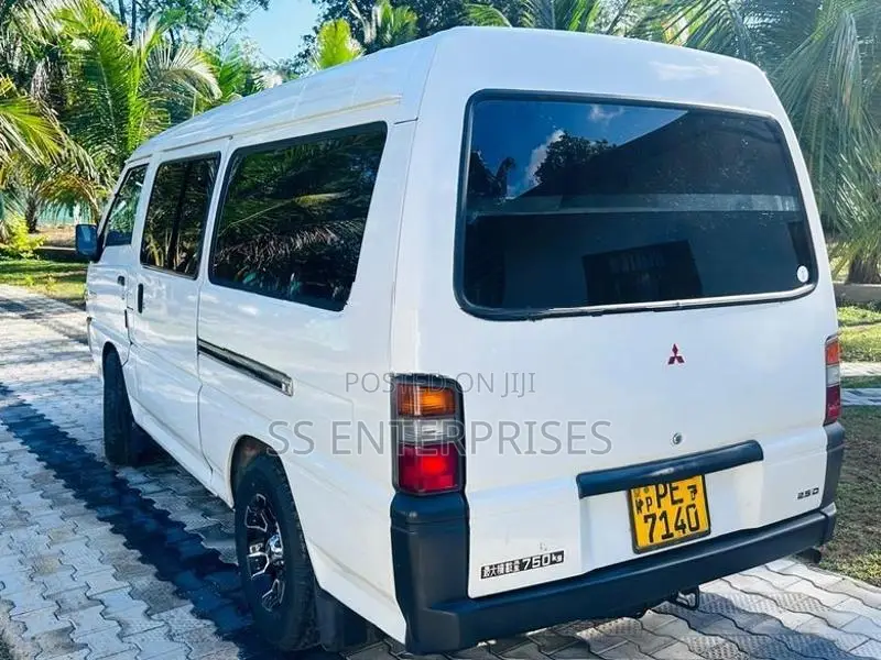 Mitsubishi L300 long 2012