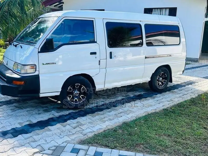 Mitsubishi L300 long 2012
