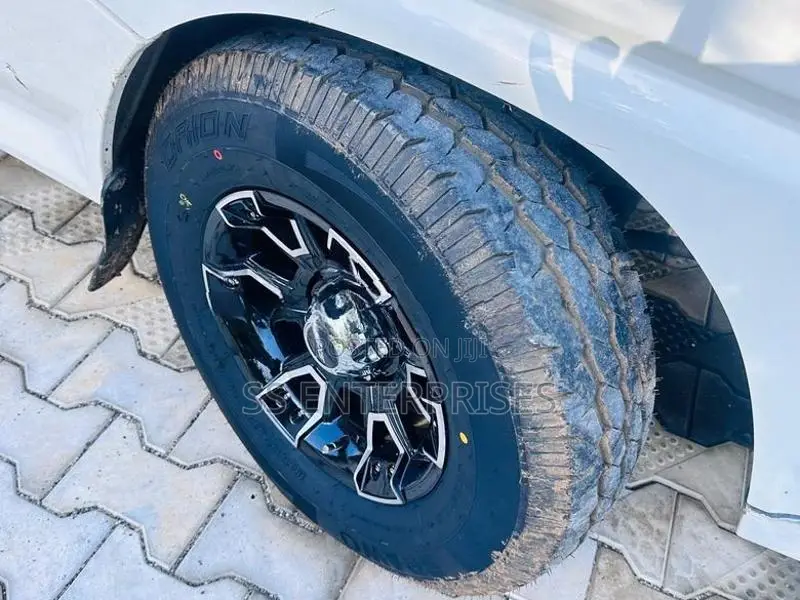 Mitsubishi L300 long 2012