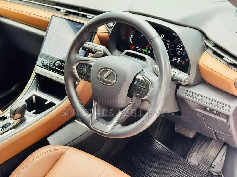 Lexus LBX Safety 4WAY 1ST Owne 2025