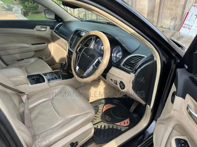 Chrysler 300 2012