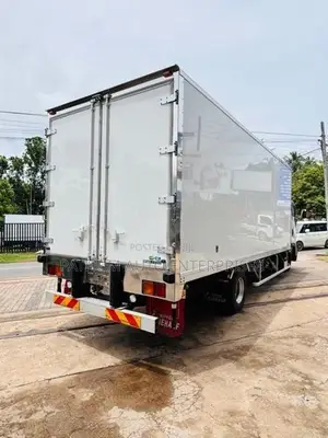 Isuzu Forward 2018