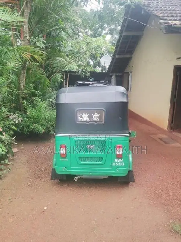Bajaj RE 2025