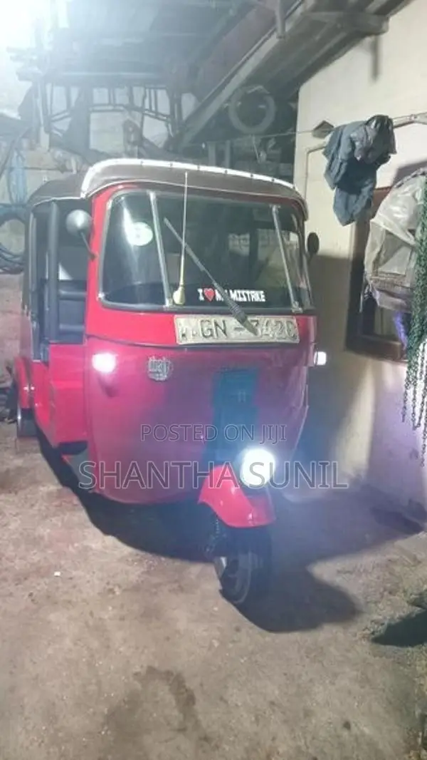 Bajaj RE 2002