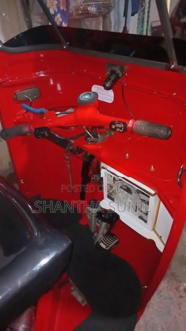 Bajaj RE 2002