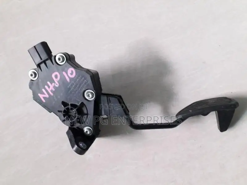 Toyota Aqua NHP10 Accelerator Pedal