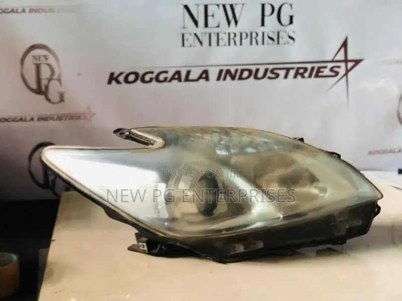 Toyota Prius W30 Headlight RHS ( Single Scoop )