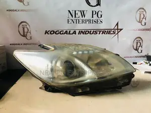 Toyota Prius W30 Headlight RHS ( Single Scoop )