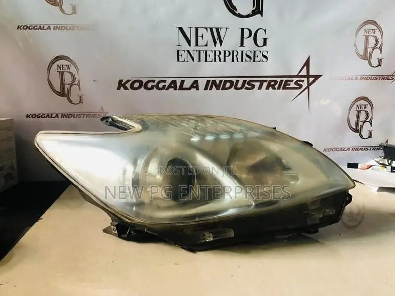 Toyota Prius W30 Headlight RHS ( Single Scoop )
