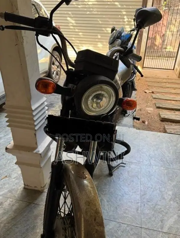 Bajaj Boxer 2012