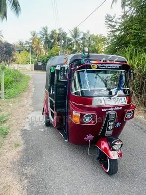 Bajaj RE 2011