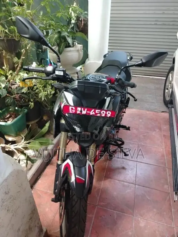 Bajaj Pulsar N160 2025