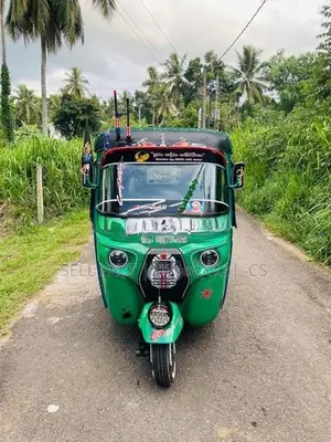 Bajaj RE 2016