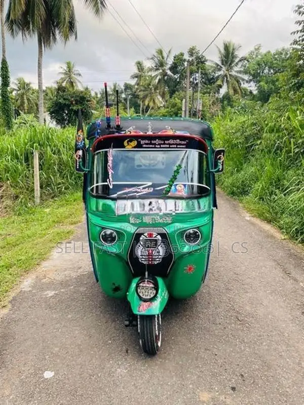 Bajaj RE 2016