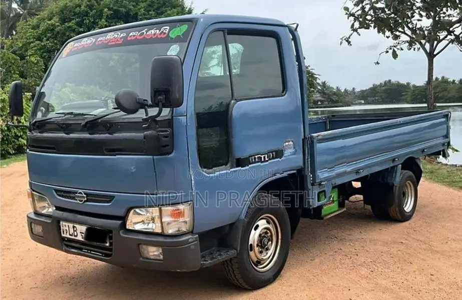 Nissan Atlas 2000