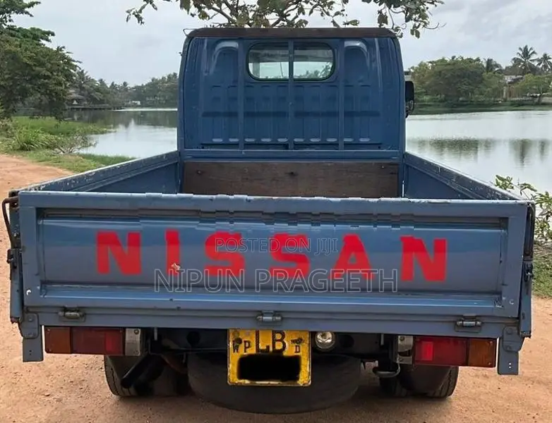 Nissan Atlas 2000